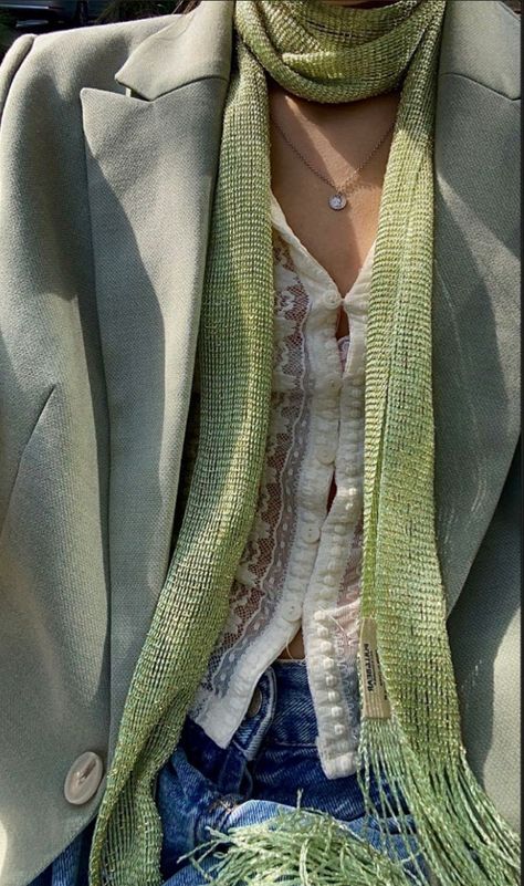 Peter Pan Kostüm, Scarf With Tassels, Outfit Blazer, Cool Girl Style, Scarf Necklace, Linen Summer, Green Scarf, Green Blazer, Mode Inspo