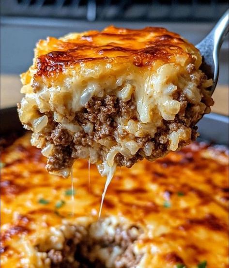 The Pioneer woman - Ree Drummond Family | Cheesy Ground Beef and Rice Casserole🍚🥩 | Facebook Ground Beef And Rice Casserole, Cheesy Ground Beef And Rice, Hamburger Rice Casserole, Beef And Rice Casserole, Cheesy Ground Beef, Ground Beef And Rice, Meat Casserole, Grandma Cooking, Rice Casserole Recipes