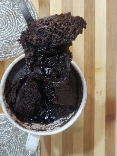 Mug Cake Without Cocoa Powder, Molton Lava Cake In A Mug, Mini Choco Lava Cake, Choco Lava Mug Cake, Easy Chocolate Lava Cake Microwave, Chocolate Lava Mug Cake, Mug Cake Chocolate, Lava Mug Cake, How To Make Lava