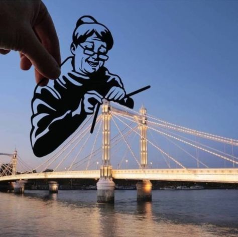 24 Talented People Who Did Some Cool Stuff - Ftw Gallery Doodle Artist, Shadow People, Forced Perspective, Famous Architecture, Talented People, Cute Photography, Paper Artwork, Weird Pictures, New Start