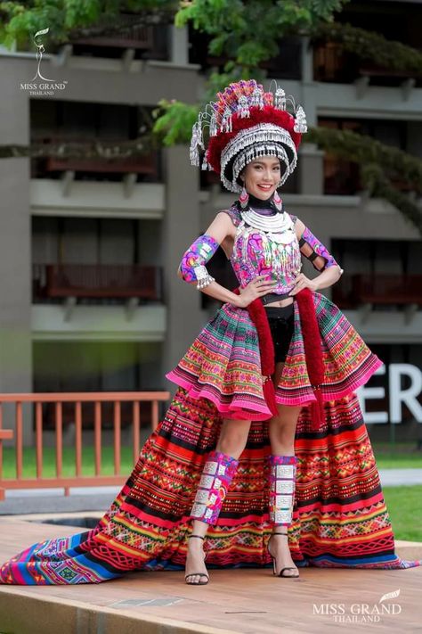 Peruvian Clothing, Peruvian Fashion, Hmong Clothing, Miss Grand Thailand, Fashion Show Themes, Recycled Outfits, Fashion Collection Inspiration, Carnival Fashion, Hmong Clothes