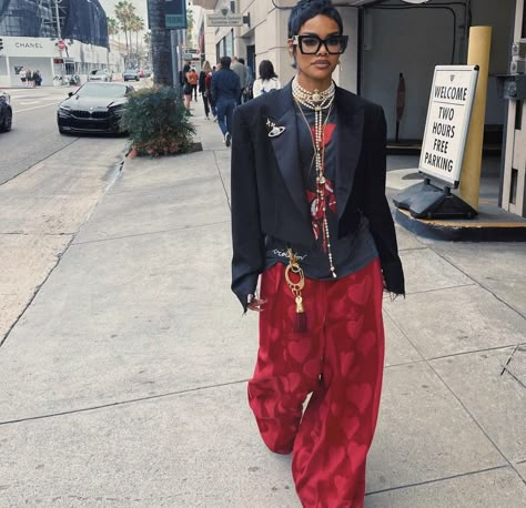 Teyana Taylor Outfits, Taylor Outfits, Fashion Trend Forecast, Teyana Taylor, Sharon Tate, Looks Street Style, Red Pants, Black Women Fashion, Paris Hilton