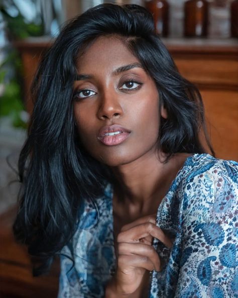 C H E R M I L A on Instagram: "😇 #shootingday #fashionshoot #mannequin #brownskin #modelagency #frenchmodel #newface #femalemodel #portrait #parisienne…" Indian Skin Makeup, Dusky Skin, Very Good Girls, Face Makeup Tips, Beauty Face Women, Dark Skin Women, Winter Hairstyles, Pretty Eyes, Indian Hairstyles