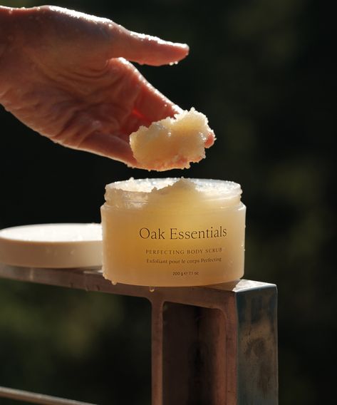 Perfecting Body Scrub Oak Essentials was founded by a group of like-minded women united by a key feeling that there was something lacking in the world of luxury beauty. With years of collective experience in the lifestyle space, we were eager to cut through the noise by creating a destination dedicated to everyday well-being. To learn more about Oak Essentials, visit OakEssentials.com. An exfoliating scrub formulated with hardworking ingredients to unveil hydrated and even skin. Body Scrub Photoshoot, Body Scrub Photography, Body Scrub Aesthetic, Body Cream Photography, Oak Essentials, Coconut Oil Brands, Hard Launch, Homemade Scrubs, Natural Cosmetics Brands