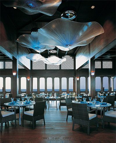 False Ceiling Living Room, Interior Design News, Interior Design Courses, Modern Restaurant, Nissan Murano, Design Hotel, False Ceiling Design, Restaurant Interior Design, Commercial Interior Design