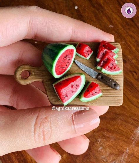 Picnic Watermelon, Cercei Din Lut Polimeric, Miniature Food Tutorials, Crea Fimo, Handmade Dollhouse, Clay Magnets, Diy Doll Miniatures, Tanah Liat, Dollhouse Food