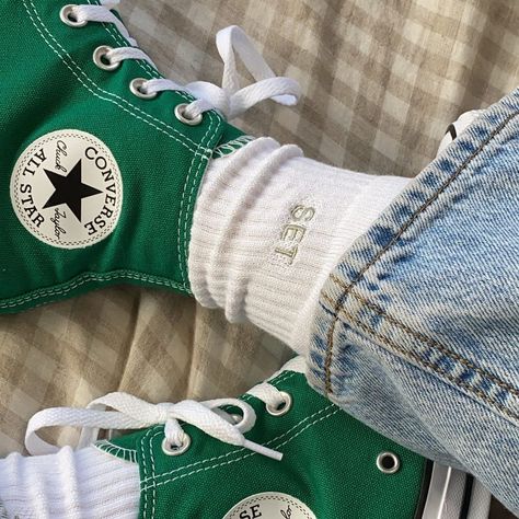 Chelsey Jade Curtis (@chelseyjadecurtis) posted on Instagram: “💚” • Dec 8, 2021 at 8:32pm UTC Forest Green Converse, Green Converse Outfit, Converse Fits, Converse Aesthetic, Green Converse, All Stars Converse, Outfits With Converse, Cute Sneakers, Hype Shoes