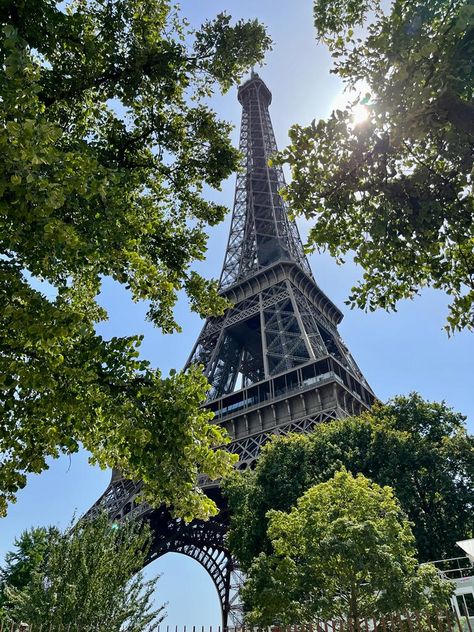 Aesthetic paris view eiffel tower summer sun greenery Aesthetic Views, Paris View, Aesthetic Widgets, Live In Paris, Paris Green, Aesthetic View, Aesthetic Paris, Twenty Twenty, Living In Paris