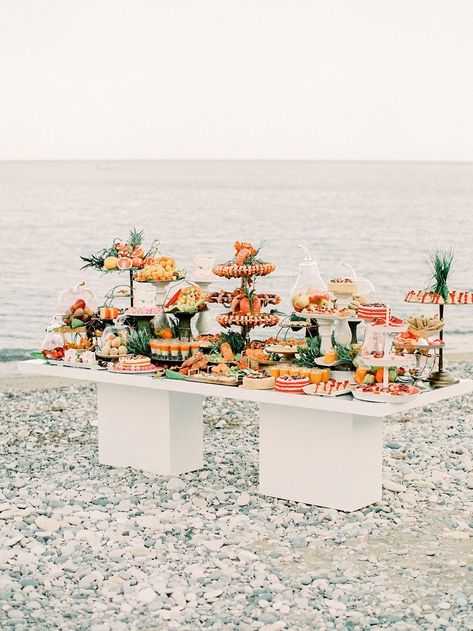 Hold up. You do not want to miss this pebbled coast wedding inspiration overflowing with with details in every shade of citrus. From the intimate shoreside table that sits beneath a dreamy cabana to the fluttery Berta gown with layers of romantic tulle, we are hooked on this vision forever. Color and modern whimsy forever! #ruffledblog Beach Brunch Wedding, Food For Beach Wedding, Beach Wedding Food Stations, Wedding Food Beach, Elevated Beach Wedding, Modern Wedding Food, Beach Wedding Buffet, Beach Buffet, Beach Wedding Appetizers