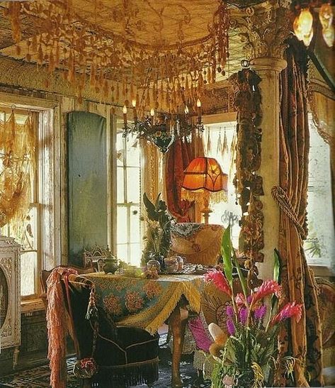 Hutton Wilkinson, Hipster Decor, Tony Duquette, Bohemian Style Home, Eclectic Homes, Interior Boho, Purple Home, Deco Boheme, Bohemian Interior