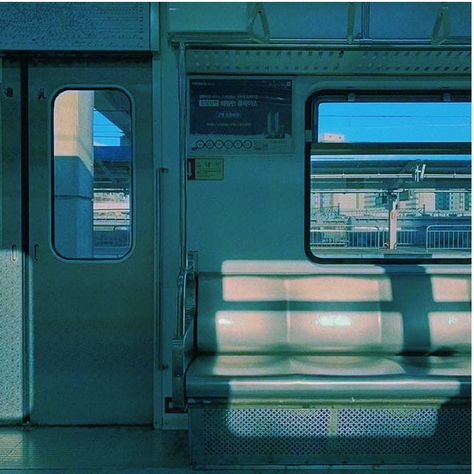 Dreamy Street Photography, Train Pose Reference, Subway Train Interior, Subway Reference, Background Reference Photo, Environment Drawing Ideas, Train Background, Perspective Pictures, Subway Car