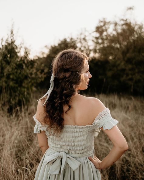 Picket Fence Photoshoot, Fence Photoshoot, Art Dresses, Family Photoshoots, Make A Bow, Picket Fence, Art Dress, Girls Hair, Small Accessories