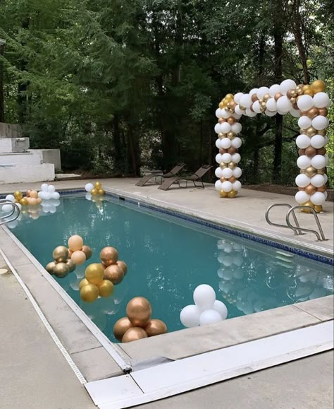 30th Birthday Pool Party Decor, Ballons In Pool Ideas, Pool Birthday Decor, Ballon’s In Pool, Pool Decor Party, Swimming Pool Decorations Party, Balloon In Pool Decoration, Decorate Pool For Party, Birthday Pool Decorations