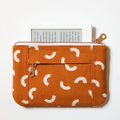 Introducing the Quinn Zip Pouch Pattern / LBG STUDIO Patchwork Pouch Pattern, Zip Pouch Pattern, Minki Kim, Diy Clutch Bag, Diy Pouch No Zipper, Sew Bag, Modern Sewing Projects, Zippered Pouches, Fabric Box