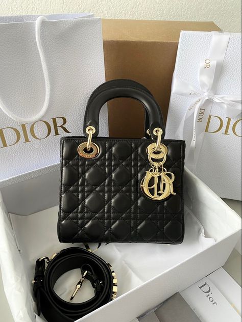 Tas Celine, Dior Aesthetic, Lady Dior Handbag, Bags Ideas, Luxury Bags Collection, Girly Bags, Bags Aesthetic, Pretty Bags, What's App