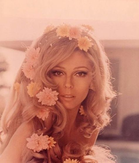 Hair Photoshoot Ideas Weave, Hair Photoshoot Ideas, Hair Photoshoot, Kristina Webb, Nancy Sinatra, The Cardigans, Flowers In Her Hair, Hair Reference, 60s Fashion