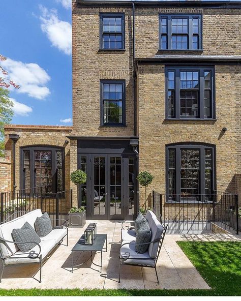 Determine to live life with flair and laughter -Maya Angelou Wishing you all a wonderful weekend. How gorgeous is this kitchen by… Yellow Brick House Exterior, Yellow Brick House, Yellow Brick Houses, Brick House Exterior, London Garden, Chelsea London, Brick Exterior House, London Property, Yellow Houses