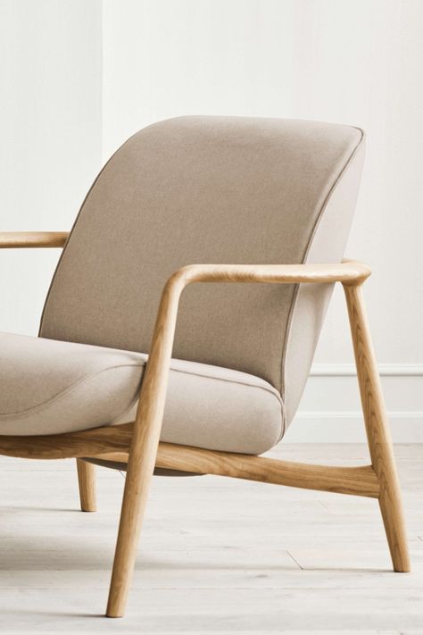 Bolia | New Scandinavian Design Scandinavian Hotel, Scandinavian Lounge Chair, Manchester Home, Scandinavian Sofa Design, Scandinavian Sofas, Scandinavian Armchair, Easy Chairs, Inspiration Board Design, Furniture Design Wooden