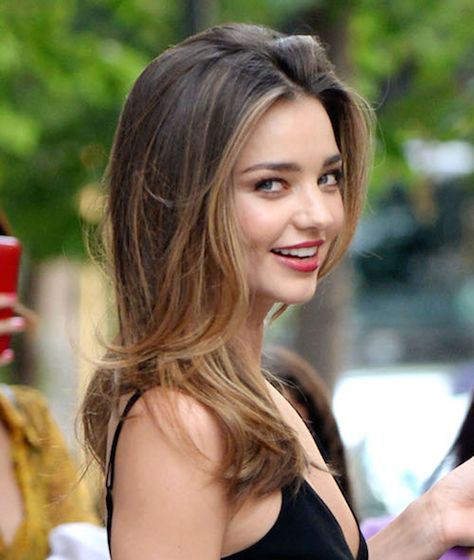 Miranda Kerr Hair, Babylights Hair, Celebrity Beauty Secrets, Gorgeous Hair Color, Fall Hair Color, Fall Hair Colors, Miranda Kerr, Brunettes, Remy Hair