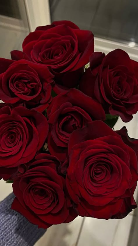 Red Flower Bouquet, Whats Wallpaper, Luxury Flower Bouquets, Red Rose Bouquet, Boquette Flowers, Hilarious Photos, Nothing But Flowers, Love And Romance, Flower Therapy