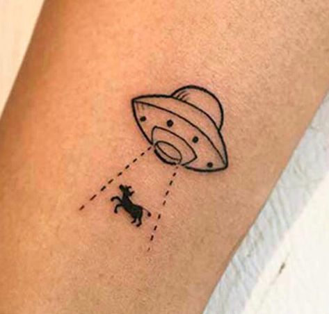 Niece Tattoo, Spaceship Tattoo, Cream Tattoo, Ufo Tattoo, Tattoo Removal Cost, Tatuagem Masculina Pequena, Cow Tattoo, Funky Tattoos, Alien Tattoo