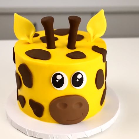 The Icing Artist - AMAZING CAKES You Won't BELIEVE!!! Icing Artist, Giraffe Birthday Cakes, Lion Birthday Cake, Tårta Design, Giraffe Cake, Cake Designs For Boy, Giraffe Cakes, Animal Birthday Cakes, Fondant Cake Designs