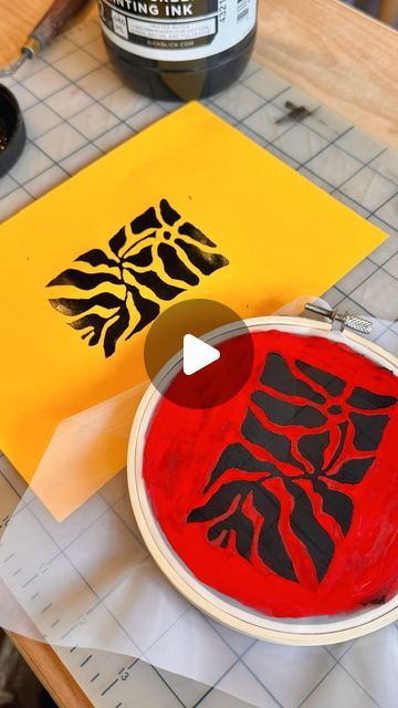 Silk Screen Printing Design, Screen Printing Paper, Silk Screen Printing Diy, Diy Screen, Diy Screen Printing, Hand Printing, Screen Painting, Screen Printing Ink, Print Studio