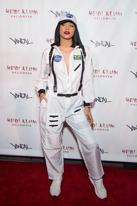 Best Celebrity Halloween Costumes 2016 - Celebrity Halloween Costumes Nasa Costume, Space Costumes, Barbie Halloween Costume, Theme Carnaval, Halloween Costumes 2016, Astronaut Costume, Celebrity Costumes, Best Celebrity Halloween Costumes, Jasmine Sanders