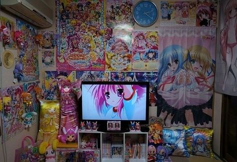 Animecore Webcore, Otaku Room, Trigger Happy Havoc, Anime Room, Room Goals, Aesthetic Japan, Cute Room Ideas, Kawaii Room, Anime Merchandise