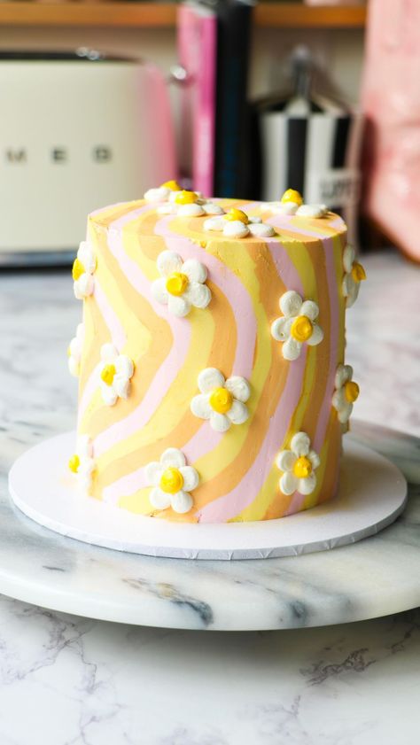 shelly bella | Haven’t done this technique in a couple years but I wanted to revisit it and create this groovy inspired 70s cake. I chilled the cake once… | Instagram Retro Themed Cake, Groovy Bday Cake, Groovy 8th Birthday Party, 70s Cupcakes Ideas, 70s Themed Birthday Cake, Groovy First Birthday Cake, Groovy Party Food Ideas, 70s Themed Cake, 5 Is A Vibe Cake