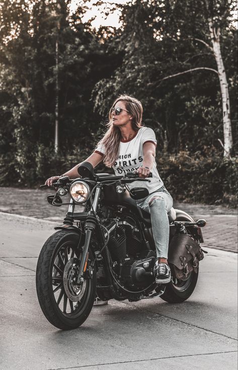 Harley Davidson Low Rider S, Biker Lady, Low Rider S, Mtb Girl, Social Media Specialist, Cafe Racer Moto, Chicks On Bikes, Cycling Girl, Digital Marketing Seo