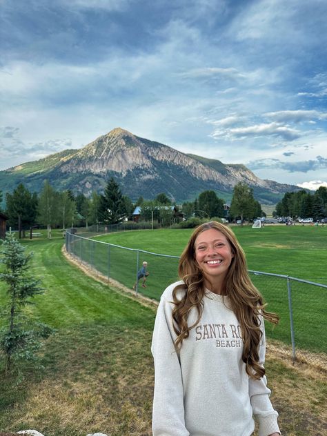 Aesthetic Colorado Mountains Telluride Colorado Aesthetic, Denver Colorado Aesthetic Summer, Colorado Girls Trip Aesthetic, Colorado Inspo Pics, Colorado House Aesthetic, Colorado Girl Aesthetic, Colorado Instagram Pictures, Mountain Aesthetic Girl, Colorado Picture Ideas