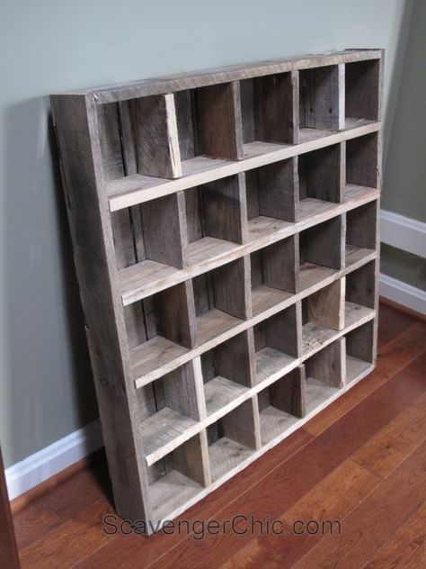 Pallet wood Cubby organizer shelves diy Pallet Shelves, Cubby Organizer, Wood Storage Shelves, Cubby Shelves, Diy Muebles Ideas, Diy Regal, Diy Organizer, Garden Shelves, Shelves Diy