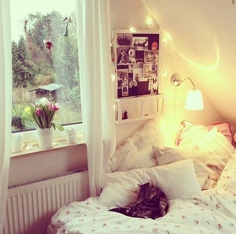 Decorate A Small Bedroom, Tumblr Bedroom, Girl Room Decor, Tumblr Rooms, Cosy Room, My Bedroom, Dream Room Inspiration, Room Decor Ideas, House Room