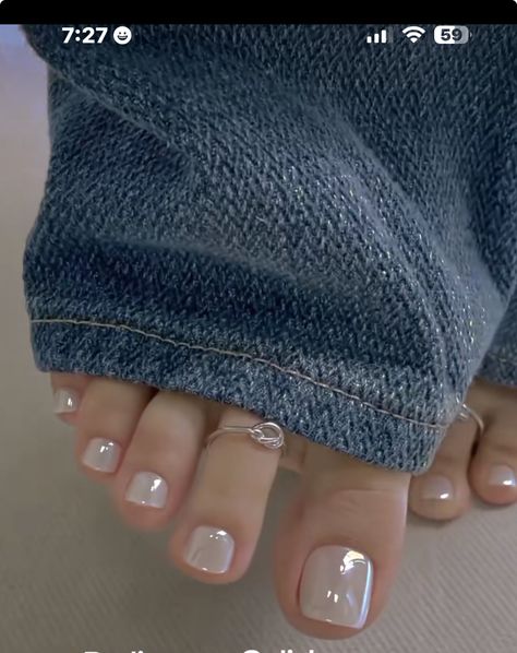 Pedicure White Glitter, White Sparkle Pedicure Toenails, Cream Pedicure Color, French Toenails Pedicures, Pedicure Natural Colors, Pearl White Pedicure, Silver Toes Pedicure, White Chrome Pedicure, Clean Girl Pedicure