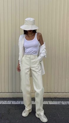 Fisher Hat Outfit, White Bucket Hat, Bucket Hat Summer, Minimal Street Style, Mens Sun Hats, White Chic, Cap For Men, All White Outfit, Hat For Men