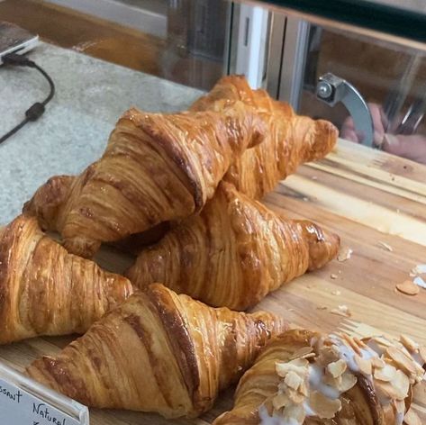 Parisian Girl Aesthetic, Messy French Girl Aesthetic, French Girl Aesthetic, French Aesthetic, France Aesthetic, French Lifestyle, Parisian Life, Paris Aesthetic, Living In Paris