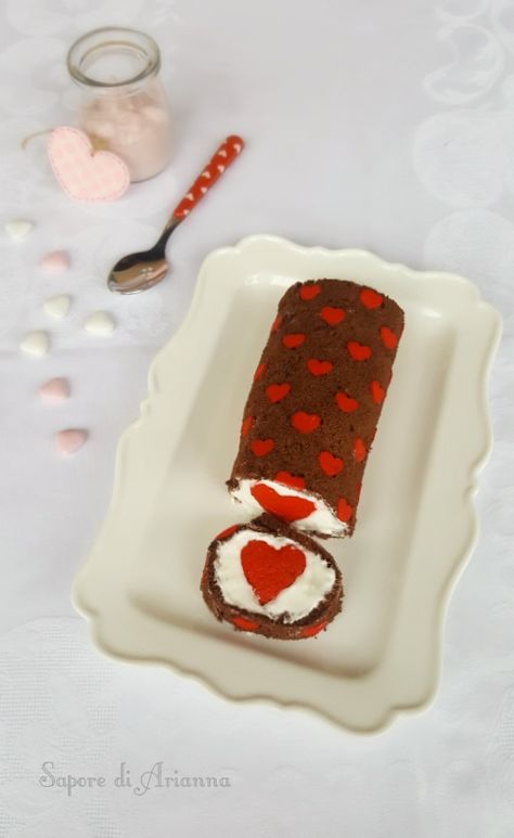 rotolo farcito romantico per san valentino Dolce San Valentino, Swiss Roll Cakes, Dessert Mini, Food Flatlay, Valentines Baking, Cake Roll Recipes, Confort Food, White Chocolate Cheesecake, Patterned Cake