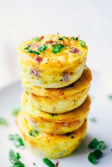 Denver Omelet Breakfast Muffins – The Recipe Critic Denver Omelette, Omelette Muffins, Denver Omelet, Omelet Muffins, Oatmeal Breakfast Bars, Breakfast Wraps, Freezer Breakfast, Fruit Breakfast, Breakfast Muffins