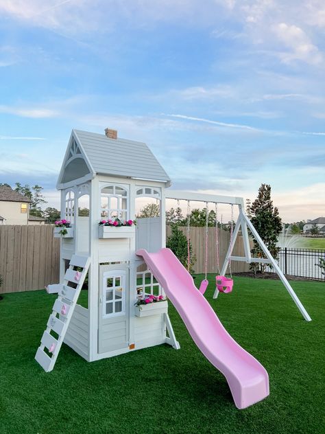 Brynnie's Playhouse - Jessica Crum Playhouse Room Ideas, Pink Playhouse Makeover, Pink And White Playhouse, Pink Play House, Little Tykes Makeovers, Pink Outdoor Playhouse, Cool Playgrounds Backyard, Ikea Playhouse, Play Structure Makeover