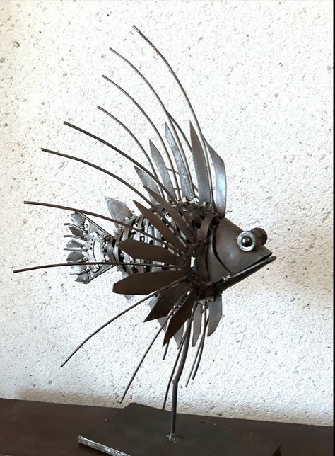 Metal Fish Sculpture, Scrap Metal Fish, Metal Sculpture Artists, Cutlery Art, Recycled Metal Art, Metal Working Projects, Metal Fish, Found Object Art, Fish Sculpture