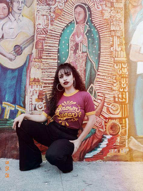 Chicana Fashion, Latina Photoshoot, 90s Latina Aesthetic, Chicana Aesthetic, Mexican Wallpaper, Chicano Culture, Latina Aesthetic, Hispanic Aesthetic, Album Wall