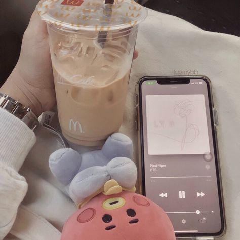 Korean Music Aesthetic, Cute Headphones, Pied Piper, V Bts Wallpaper, Bts Merch, Korean Aesthetic, Princess Aesthetic, Music Aesthetic, Studying Inspo