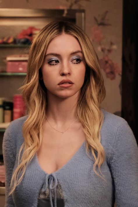 Cassie Euphoria, Estilo Blair Waldorf, Sydney Sweeney, Lindsay Lohan, Elle Fanning, Edgy Fashion, American Actress, Sydney, Makeup Looks