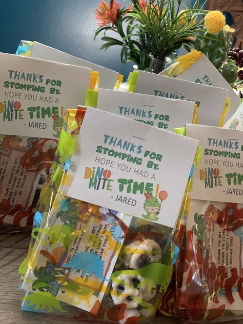 Dino Goody Bags, Dinosaur Giveaway Ideas, Dinosaur Treat Bags, Diy Party Bags, Dinosaur Birthday Theme, Butterfly Garden Party, Dino Theme, Birthday Treat Bags, Birthday Planner