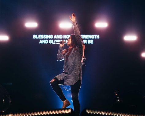 Kari Jobe Style Outfits, Kari Jobe Style, Christian Aesthetics, Worship Outfits, Kari Jobe, Sara Bareilles, Florence Welch, Style Star, Speak Life