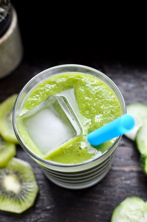 Green Tea Smoothie Recipe Mango Kiwi Smoothie, Green Tea Smoothie Recipe, Tea Smoothie Recipe, Low Calorie Smoothie Recipes, Healthy Latin Recipes, Heathy Drinks, Low Calorie Smoothies, Spring Recipes Dinner, Green Tea Smoothie