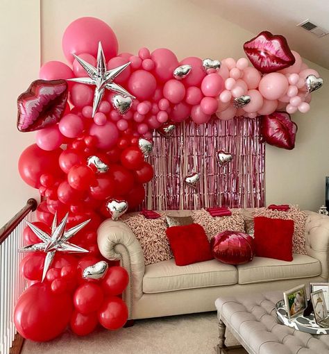 Event supply rental & balloons on Instagram: “Will you be my Valentine? Xoxo 💋 😘 . . . . . . . . #balloongarland #marylandballoons #virginiaballoons #dcballoons #balloondecor…” Xoxo Birthday Party Ideas, Valentines Balloon Garland, Xoxo Balloons, Valentines Event, Donut Themed Birthday Party, Valentines Balloons, Prom Decor, Event Solutions, Valentine Decor