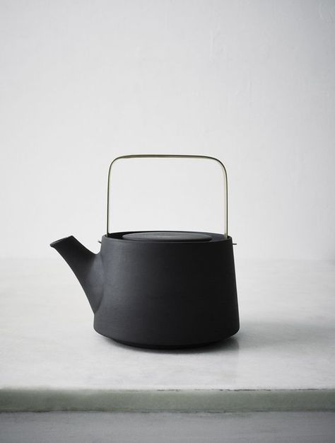 Anna Lerinder | Black Teapot Black Teapot, Ceramic Design, Objects Design, Gray Background, Home Decor Accessories, Ceramic Pottery, Ceramic Art, Industrial Design, A Black