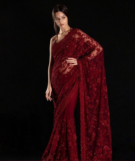 Maroon Indian Outfit, Maroon Net Saree, Mehandi Henna, Army Art, Maroon Saree, Love Power, Simple Saree Designs, Model Runway, Art Poetry